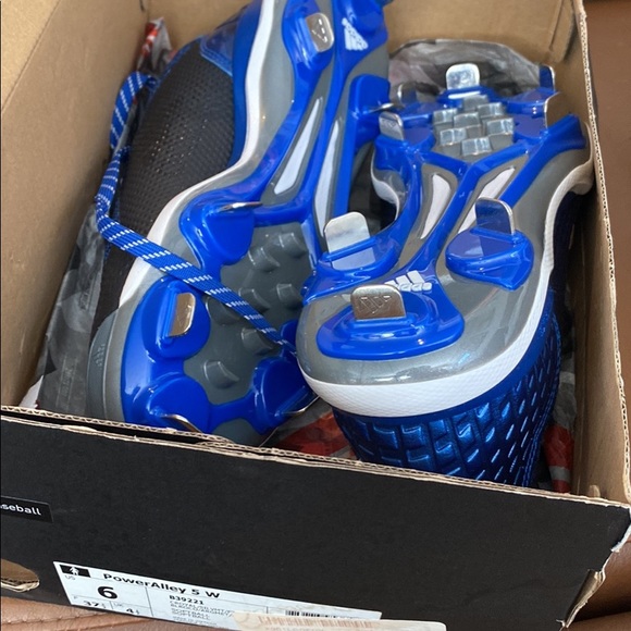 Size 6us adidas cleats - Picture 4 of 4